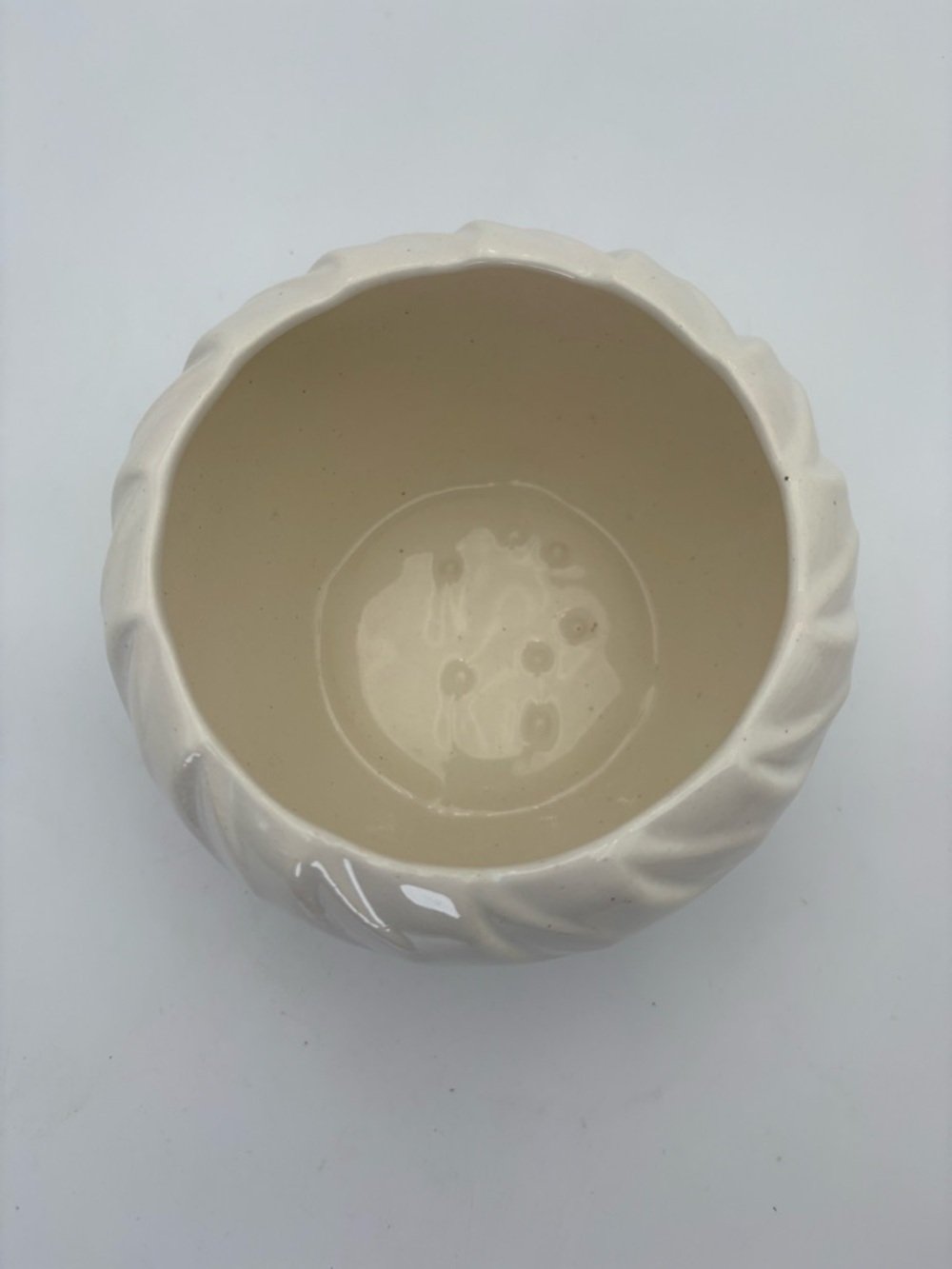 Vintage California Pottery Cream Decorative Bowl or Planter - Picture 3 of 12